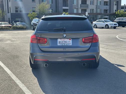 2018 BMW 330 i xDrive