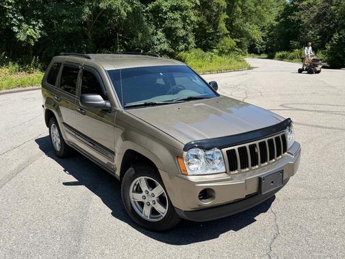 Gold 2006 Jeep Grand Cherokee Laredo