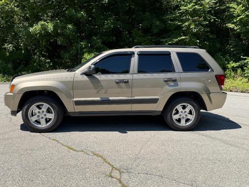 Gold 2006 Jeep Grand Cherokee Laredo