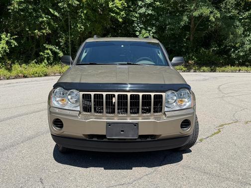 Gold 2006 Jeep Grand Cherokee Laredo