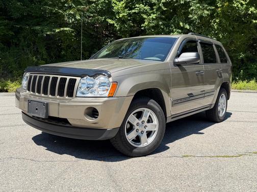 Gold 2006 Jeep Grand Cherokee Laredo