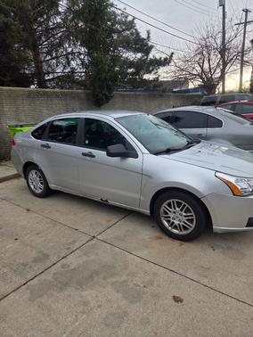 Silver 2010 Ford Focus SE