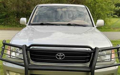 Silver 2000 Toyota Land Cruiser Base