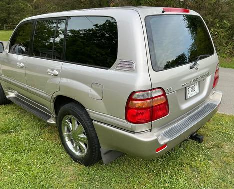 Silver 2000 Toyota Land Cruiser Base