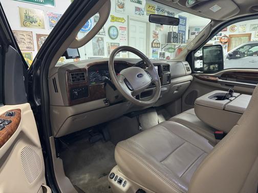 2004 Ford F-250 Lariat Crew Cab Super Duty