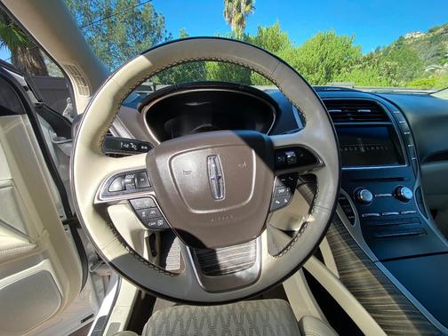 White 2019 Lincoln Nautilus Black Label