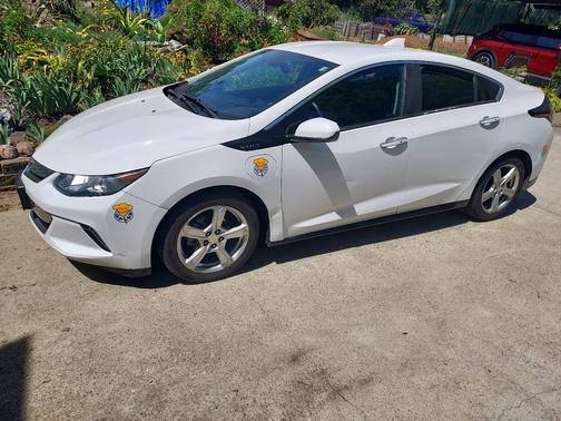 White 2017 Chevrolet Volt LT