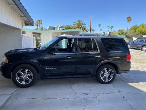 Photo 1 of 5 of 2004 Lincoln Navigator Base