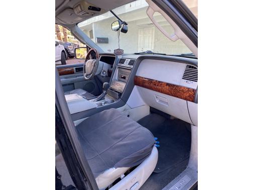 Photo 3 of 5 of 2004 Lincoln Navigator Base