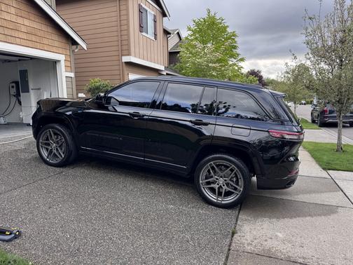 2022 Jeep Grand Cherokee 4xe Overland