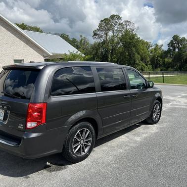 Gray 2017 Dodge Grand Caravan SXT