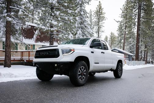 White 2015 Toyota Tundra SR5