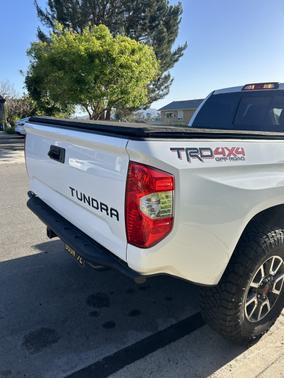 White 2015 Toyota Tundra SR5