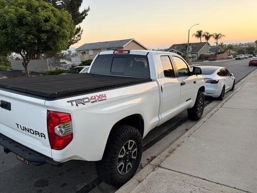 White 2015 Toyota Tundra SR5