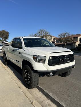 White 2015 Toyota Tundra SR5