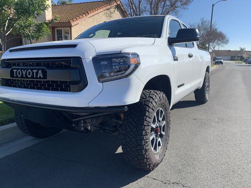 White 2015 Toyota Tundra SR5