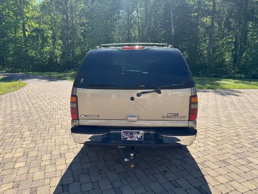 Beige 2003 Chevrolet Tahoe LT