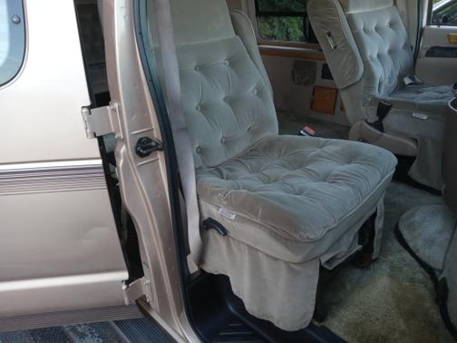 Brown 1997 Ford E150 Base