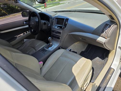 White 2008 INFINITI G35 x