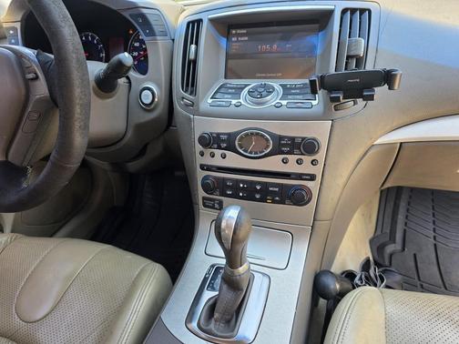 White 2008 INFINITI G35 x