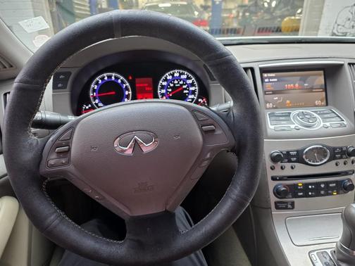 White 2008 INFINITI G35 x