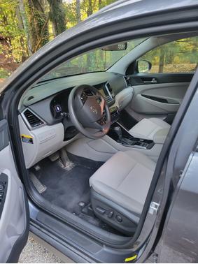 2017 Hyundai TUCSON SE