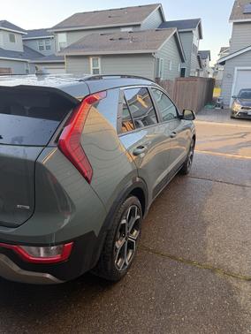 Green 2025 Kia Niro EX Touring