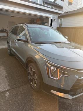Green 2025 Kia Niro EX Touring