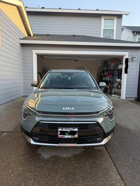 Green 2025 Kia Niro EX Touring