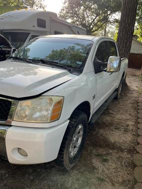 White 2004 Nissan Titan LE Crew Cab