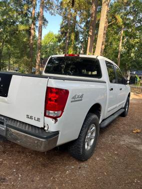 White 2004 Nissan Titan LE Crew Cab