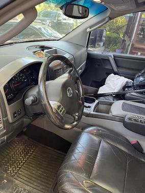White 2004 Nissan Titan LE Crew Cab