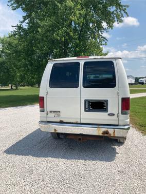 2007 Ford E350 Super Duty XLT Wagon