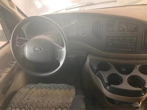 2007 Ford E350 Super Duty XLT Wagon