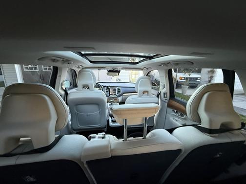 Gray 2021 Volvo XC90 T6 Momentum