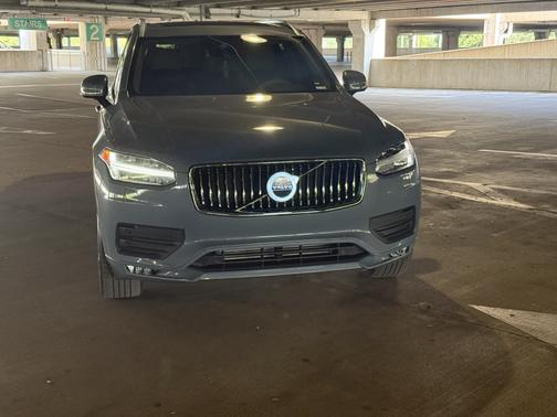 Gray 2021 Volvo XC90 T6 Momentum