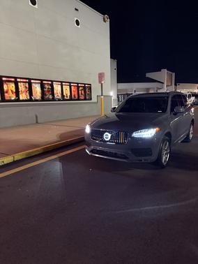 Gray 2021 Volvo XC90 T6 Momentum