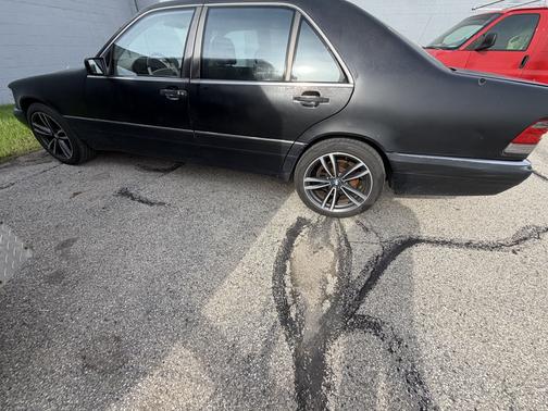 Black 1997 Mercedes-Benz S-Class S500