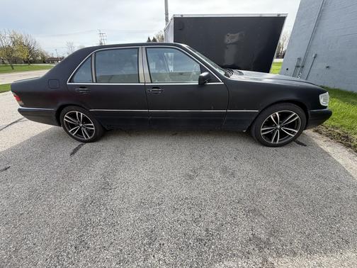 Black 1997 Mercedes-Benz S-Class S500
