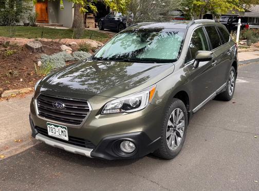 Green 2017 Subaru Outback 2.5i Touring