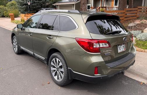 Green 2017 Subaru Outback 2.5i Touring