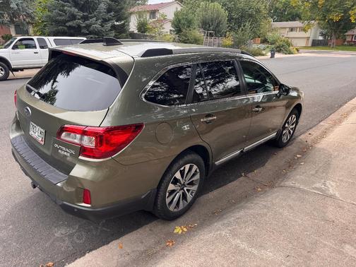 Green 2017 Subaru Outback 2.5i Touring