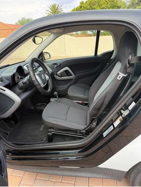 White 2014 smart ForTwo Pure