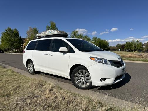 White 2011 Toyota Sienna XLE