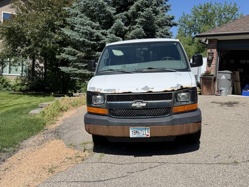 White 2009 Chevrolet Express 3500 Cargo