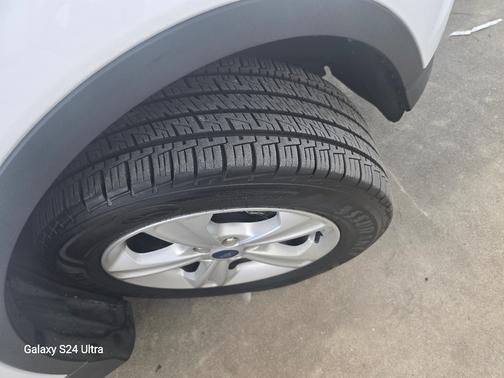 White 2015 Ford Escape SE