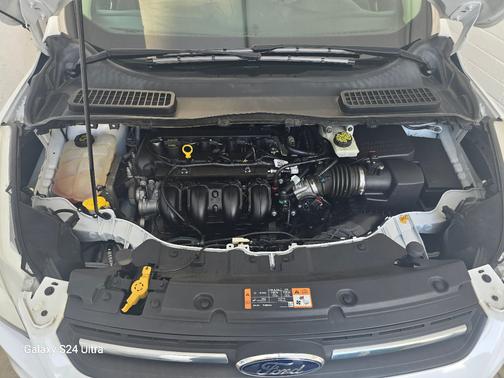 White 2015 Ford Escape SE