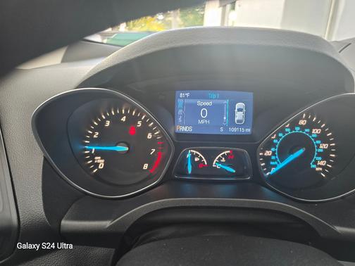 White 2015 Ford Escape SE