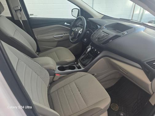 White 2015 Ford Escape SE