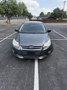 Gray 2012 Ford Focus SE
